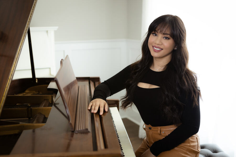 Vocal coaching at the piano